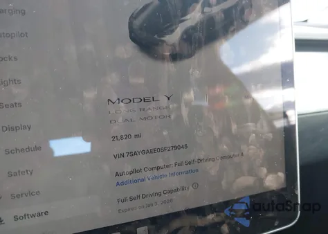 2025 Tesla Model Y Long Range Dual Motor All-Wheel Drive z USA, uszkodzony, nr VIN 7SAYGAEE0SF279045